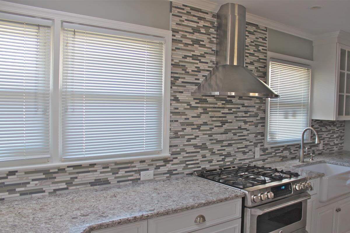 Cool-mosaic-kitchen-backsplash-color-with-white-colors